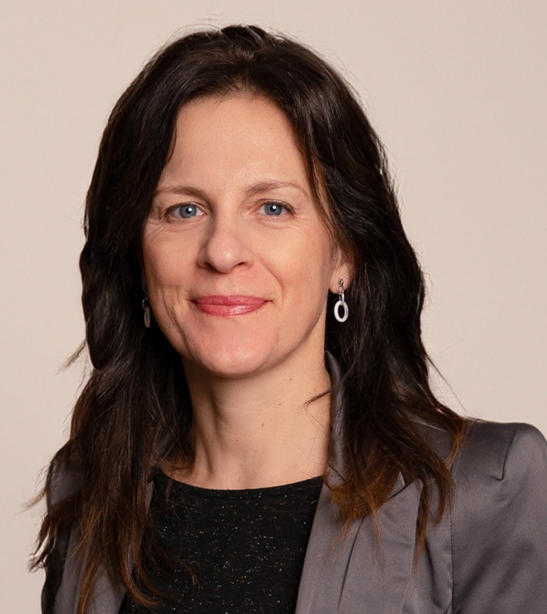 Hybrid approaches engaging the public across genres and regions - Reconnect